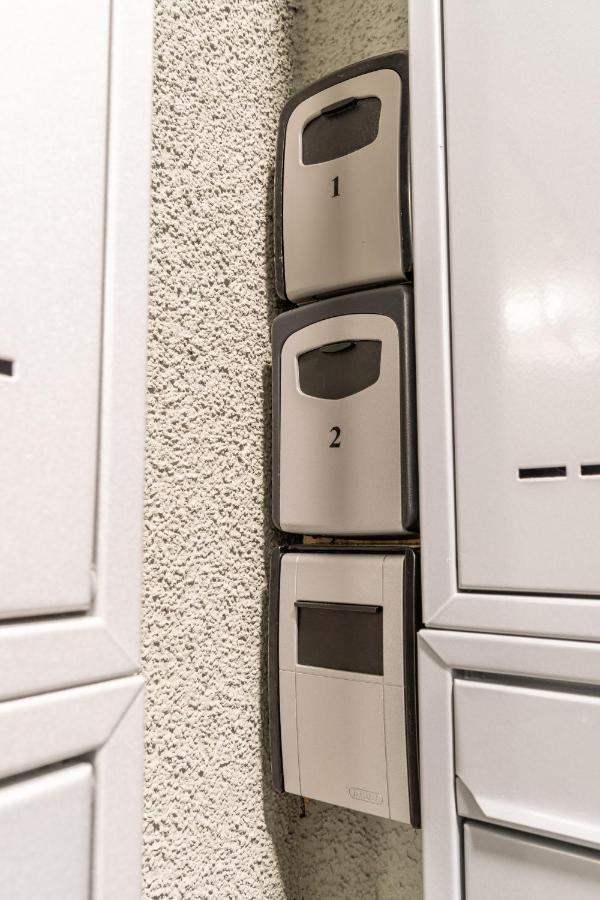 Brand New Studio Apartment #31 In Brand New Building With Free Parking In The Center Praga Esterno foto